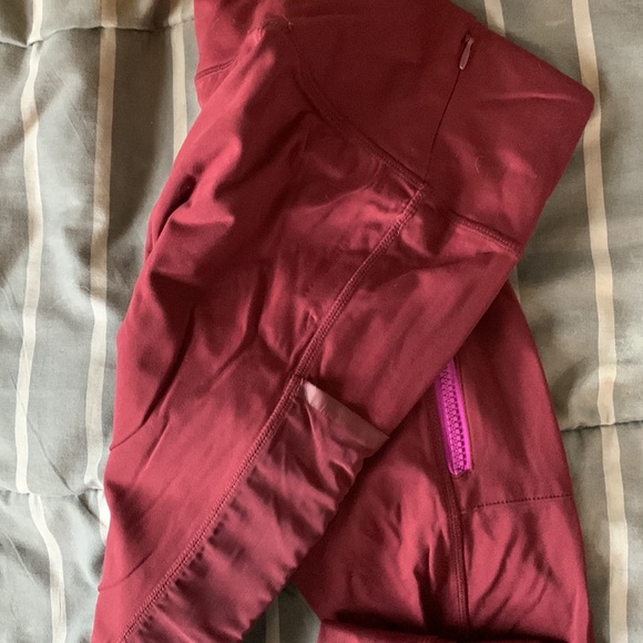 Motion 365 Zip Pocket Maroon Leggings - Picture 5 of 6